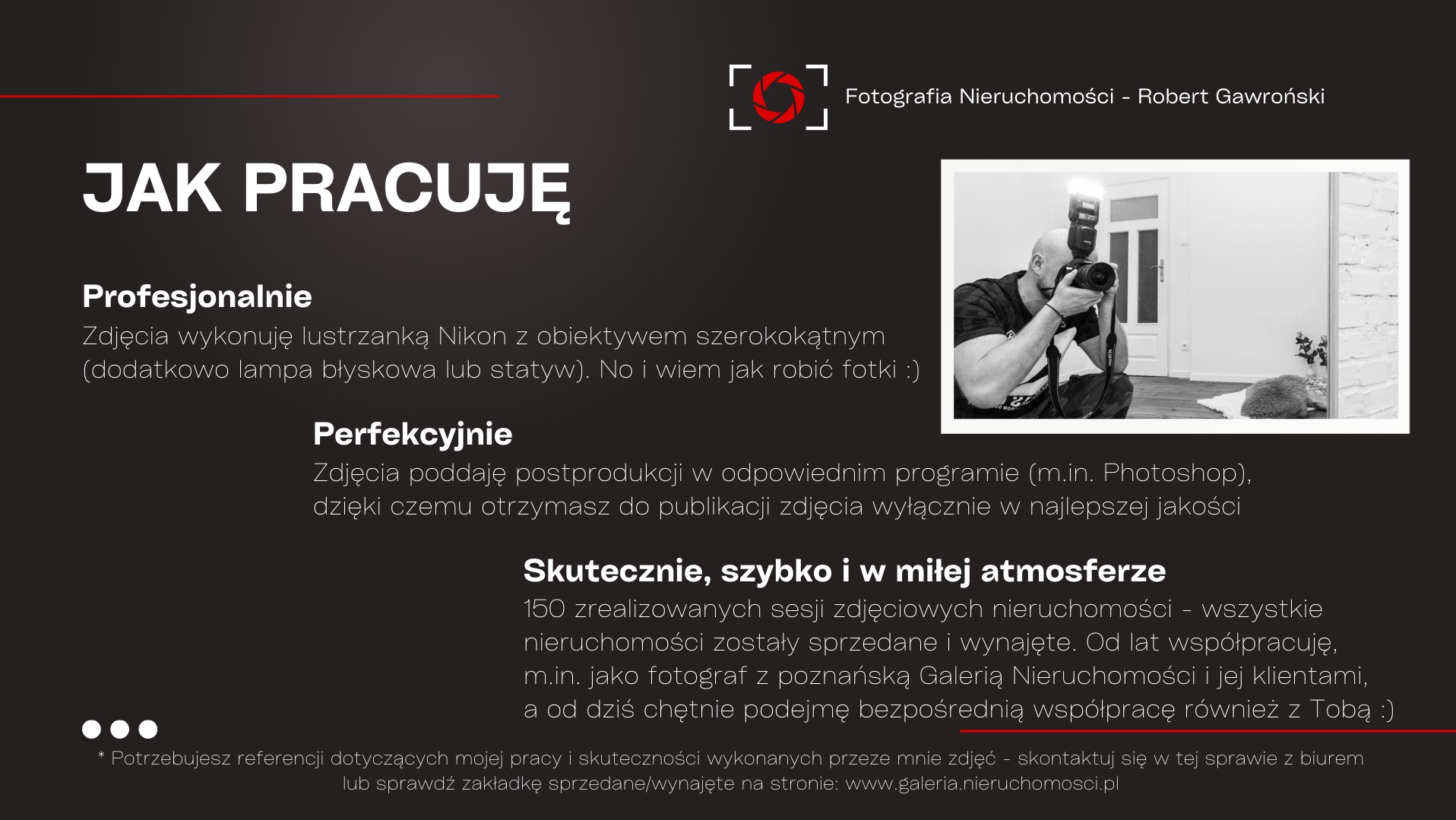 Fotograf w trakcie pracy: mężczyzna w czarnej koszulce robi zdjęcie lustrzanką Nikon z lampą błyskową w jasnym wnętrzu, widoczny fragment białej ściany i drzwi.