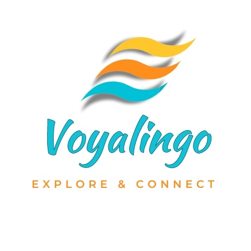 Logo Voyalingo z trzema stylizowanymi falami w kolorach żółtym, pomarańczowym i turkusowym nad napisem 'Voyalingo EXPLORE & CONNECT' w kolorze turkusowym i pomarańczowym na białym tle.