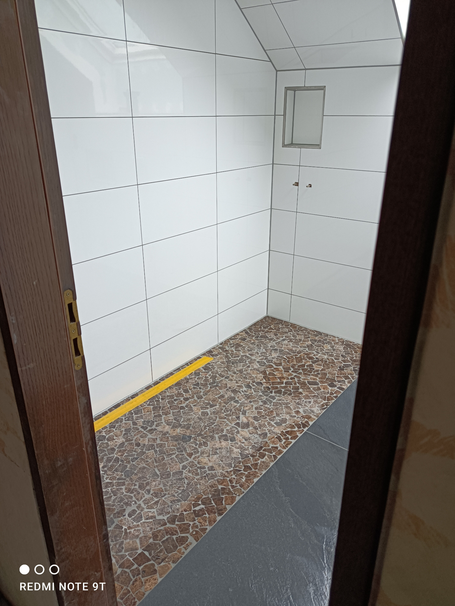 Łazienka tylko płytki. Odpływ liniowy