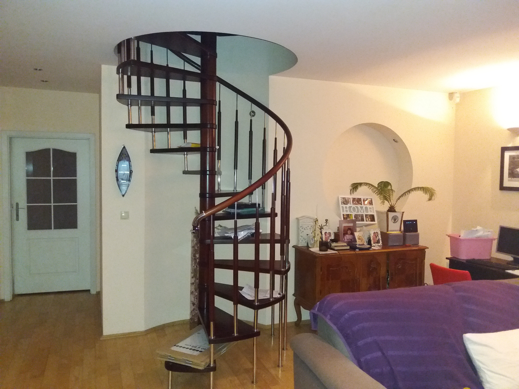 Tutaj robiłem podwieszany sufit, wejście na poddasze i wnękę na ścianie