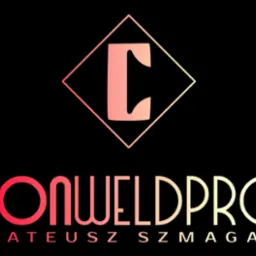 Logo firmy Conweldpro z literą C w rombie, nazwa firmy i imię oraz nazwisko Mateusz Szmagaj w gradientowych kolorach od czerwonego do żółtego na czarnym tle.