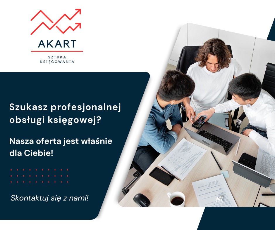 Zespół trzech osób analizuje dane na laptopie i smartfonie przy biurku w jasnym biurze, obok dokumenty, kawa i myszka komputerowa.