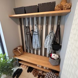 Wieszak na kurtki i obuwie 