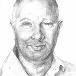 Portret mężczyzny narysowany ołówkiem, widoczne delikatne cieniowanie i detale mimiki, podpis autora w prawym dolnym rogu.