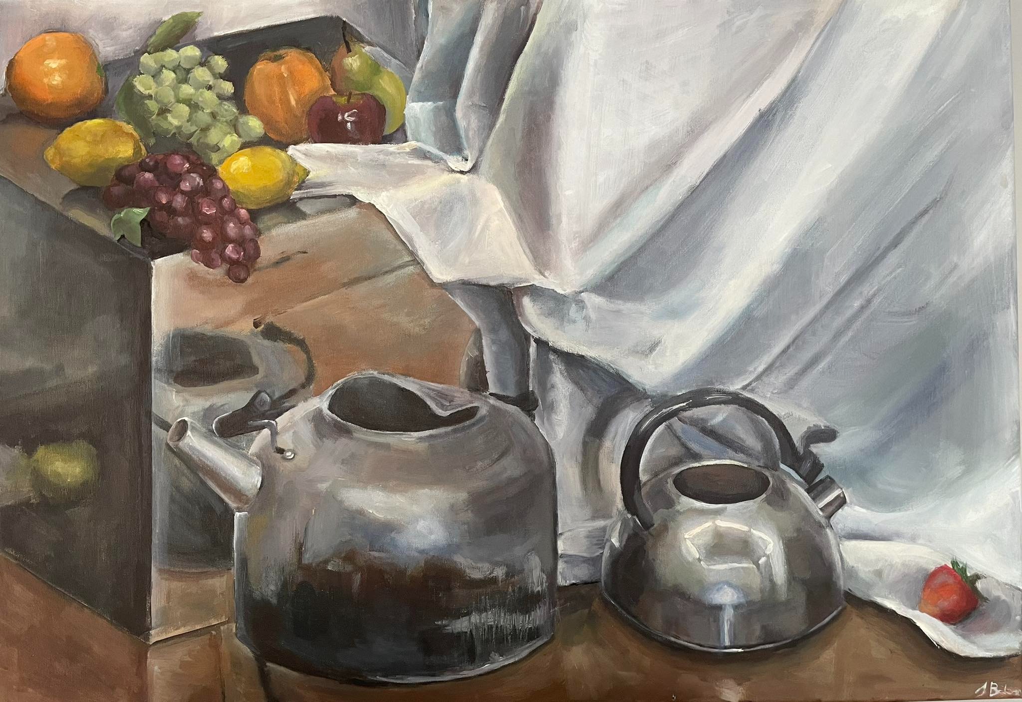 Martwa natura: olejny obraz przedstawiający owoce, dwa metalowe czajniki i draperia na stole, stworzony przez artystę z Rudy Śląskiej.