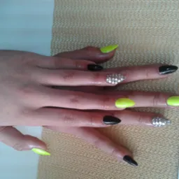 Przedłuzanie paznokci