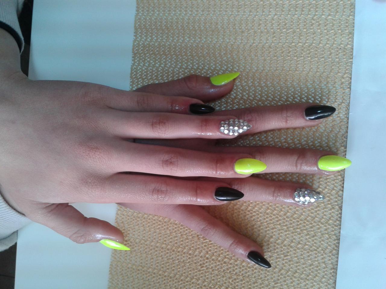 Przedłuzanie paznokci