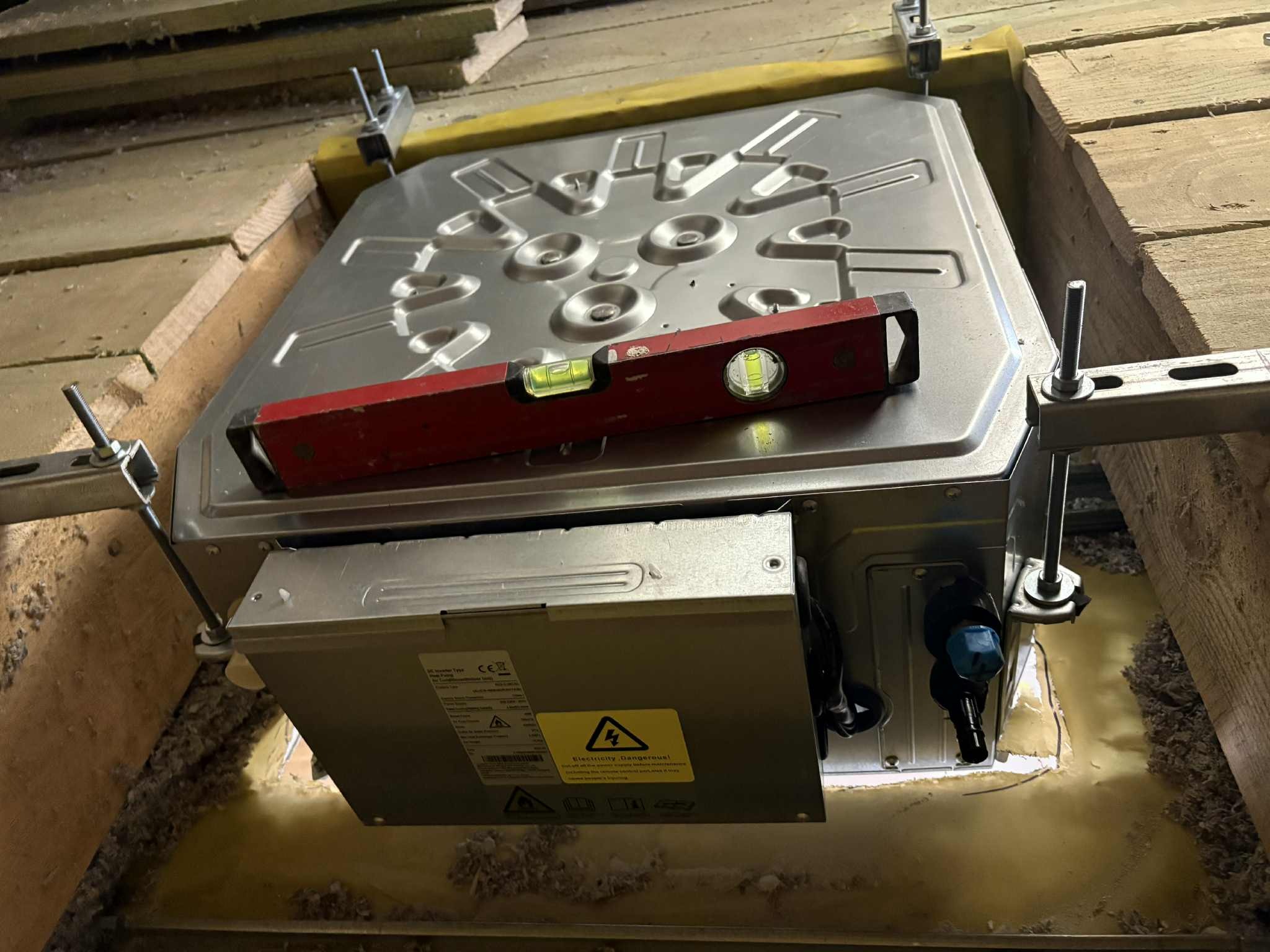 montaż kasety na poddaszu