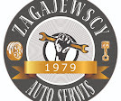 Okrągłe logo warsztatu samochodowego z nazwą 'ZAGAJEWSCY AUTO SERVIS', rokiem założenia 1979, grafiką tłoka, opony i skrzyżonych kluczy płaskich na szarym tle.
