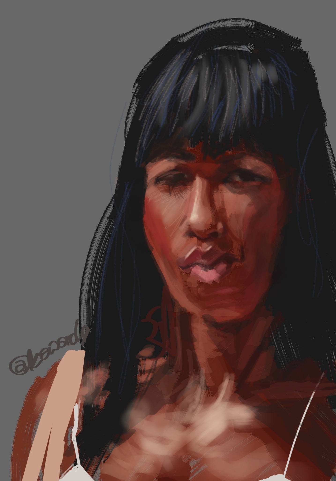 Portret kobiety z czarnymi włosami i delikatnym uśmiechem, namalowany w ekspresyjnym stylu z widocznymi pociągnięciami pędzla na szarym tle.