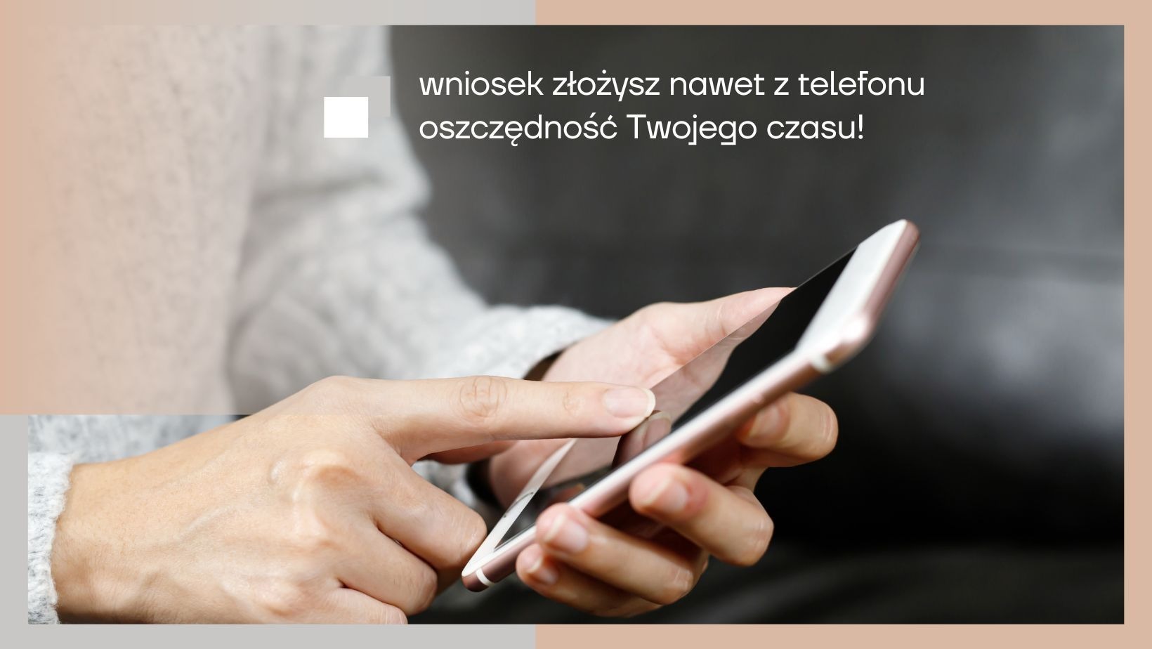 Kobieta przegląda ofertę kredytową na smartfonie, tekst na ekranie: wniosek złożysz nawet z telefonu, oszczędność Twojego czasu!