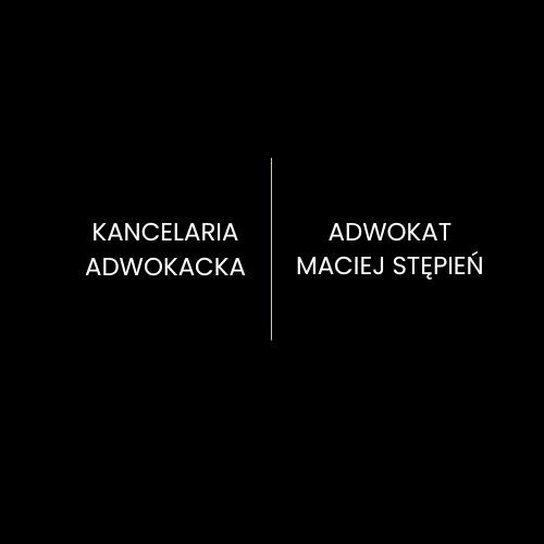 Logo Kancelarii Adwokackiej Maciej Stępień na czarnym tle, oddzielone pionową linią.
