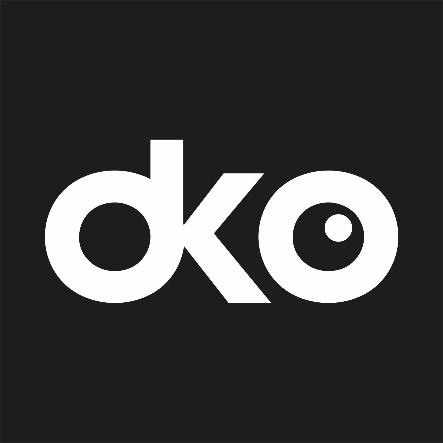 Białe logo 'dko' na czarnym tle, gdzie 'o' zastąpione jest uproszczonym symbolem oka.