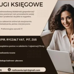 Kobieta uśmiecha się, siedząc przed laptopem, obok grafika z napisem 'Usługi Księgowe' i listą usług: KPIR, ryczałt, VAT, PIT, ZUS, pomoc w założeniu firmy, rozliczenia roczne, obsługa...