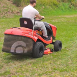 Koszenie traktorkiem -równe tereny .