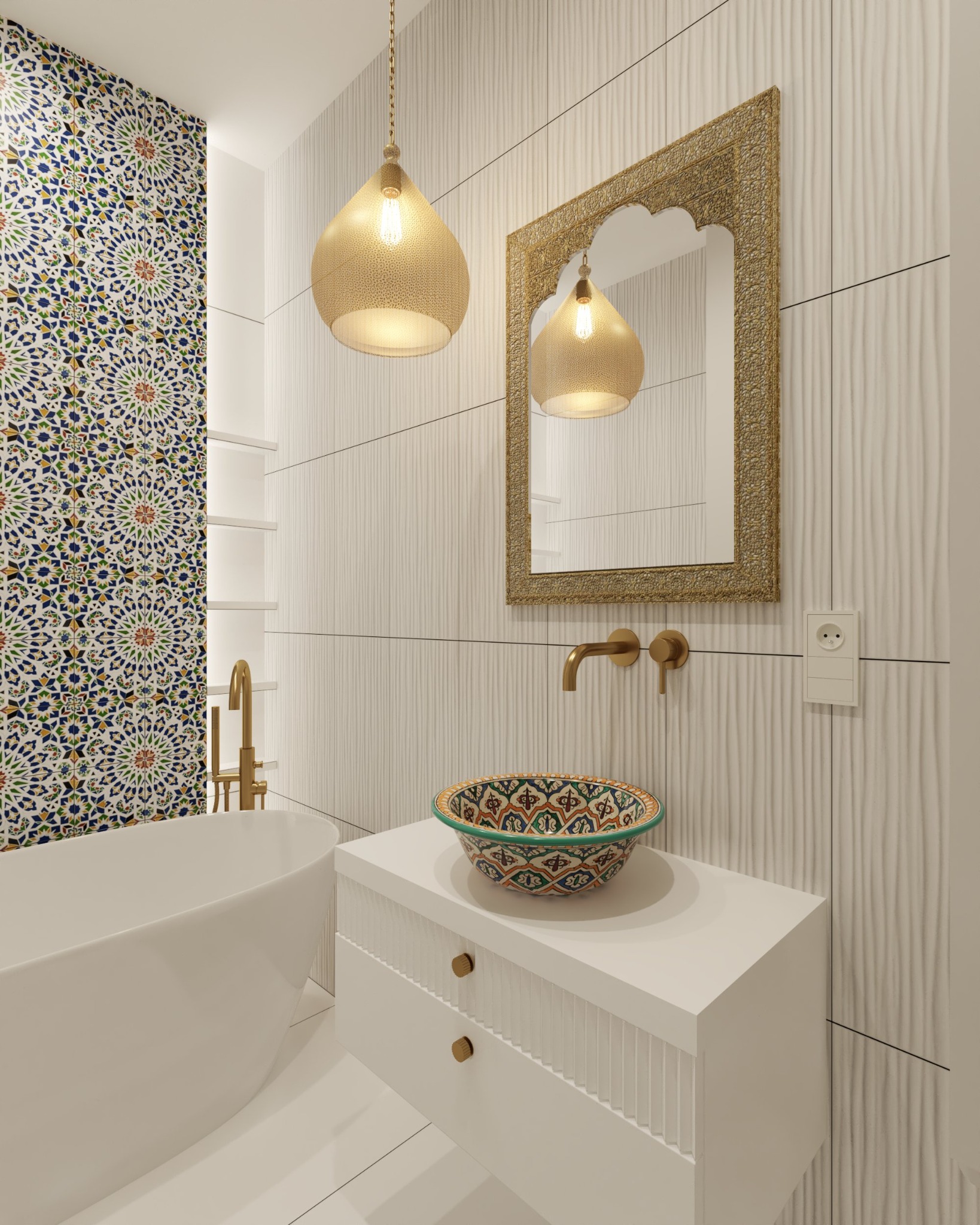 Nowoczesna łazienka z marokańskimi akcentami: biała wanna i umywalka z wzorzystą misą, złote lampy wiszące i lustro w zdobionej ramie, ściana z mozaiką i fakturą.