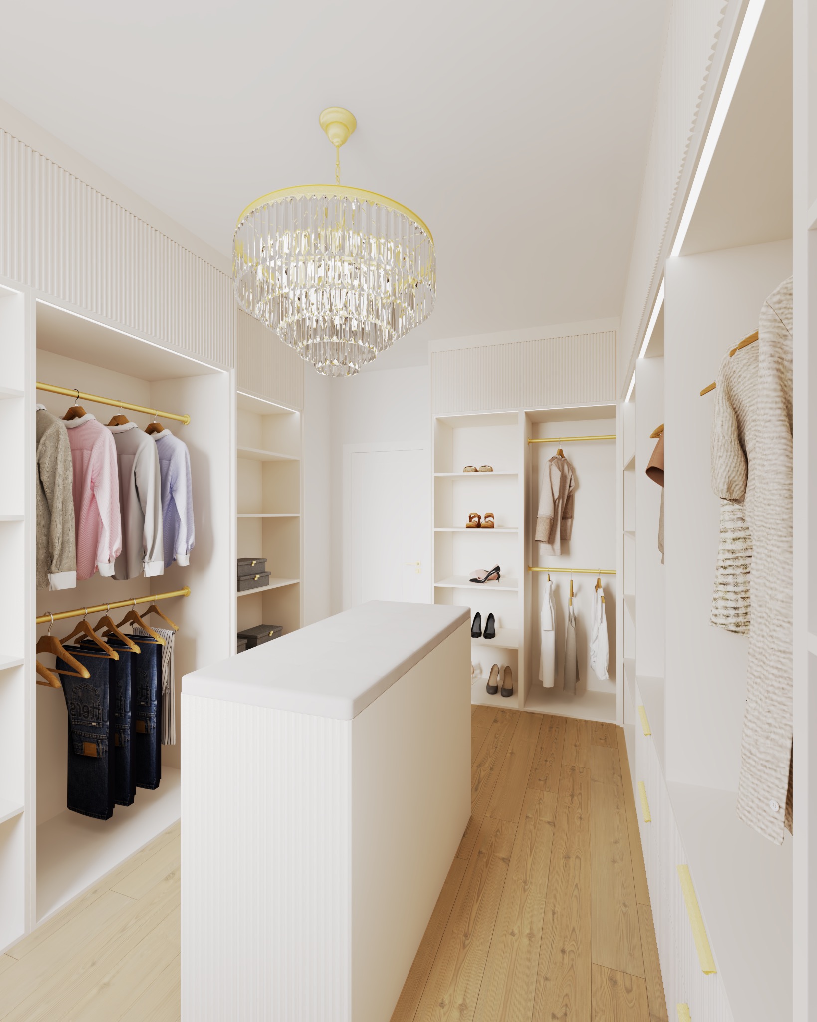 Jasna garderoba z kryształowym żyrandolem i drewnianą podłogą. Ubrania wiszą na złotych relingach. Centralnie umieszczona wyspa z siedziskiem. Minimalistyczny design.