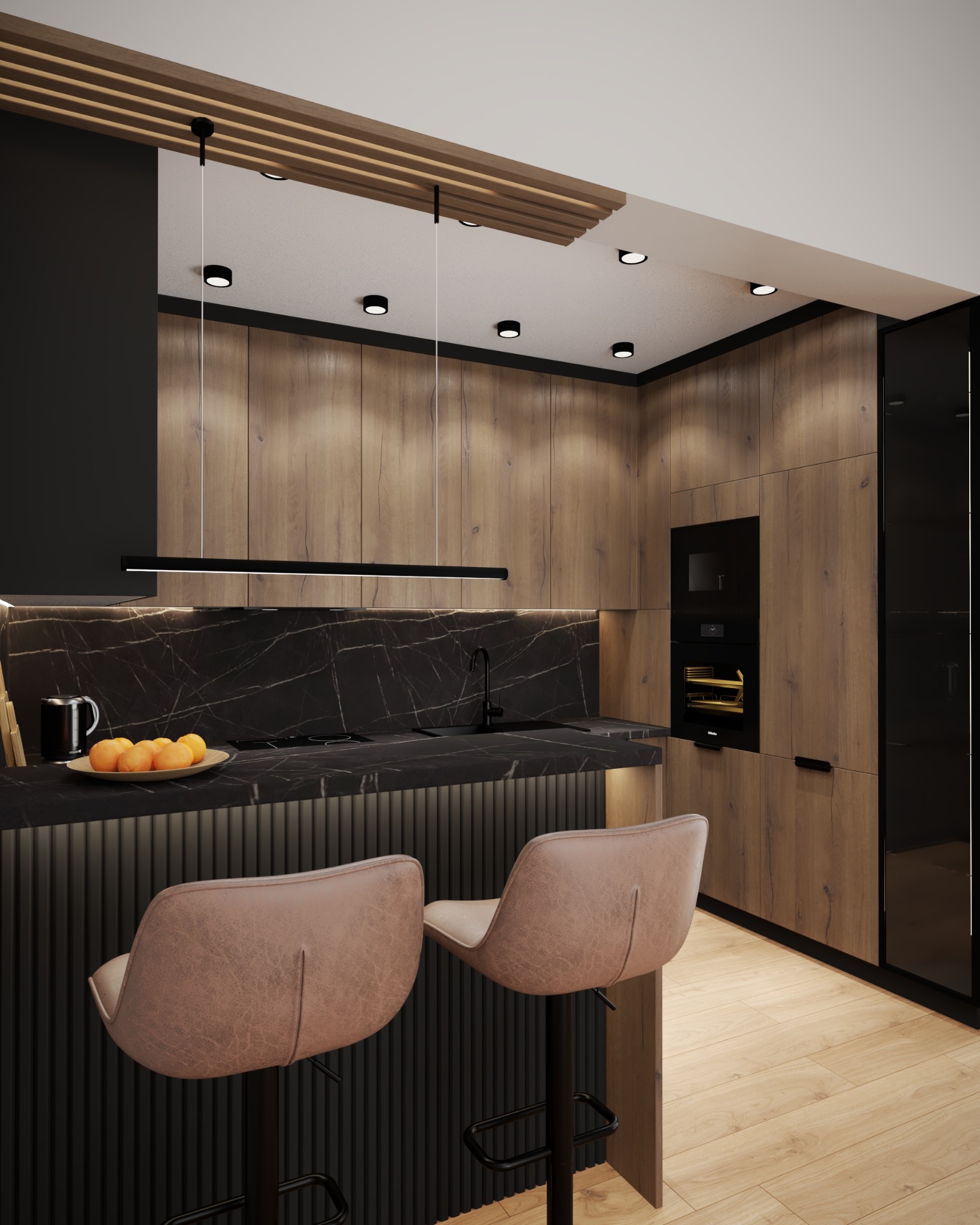 Nowoczesna kuchnia z drewnianymi szafkami, czarnym blatem z marmuru i hokerami w kolorze skóry. Oświetlenie punktowe i listwowe. Minimalistyczny design.