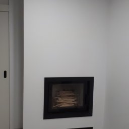 GRILLBUD Wojciech Kordylas - Zabudowa wkładu kominkowego płytą krzemianowo-wapienną