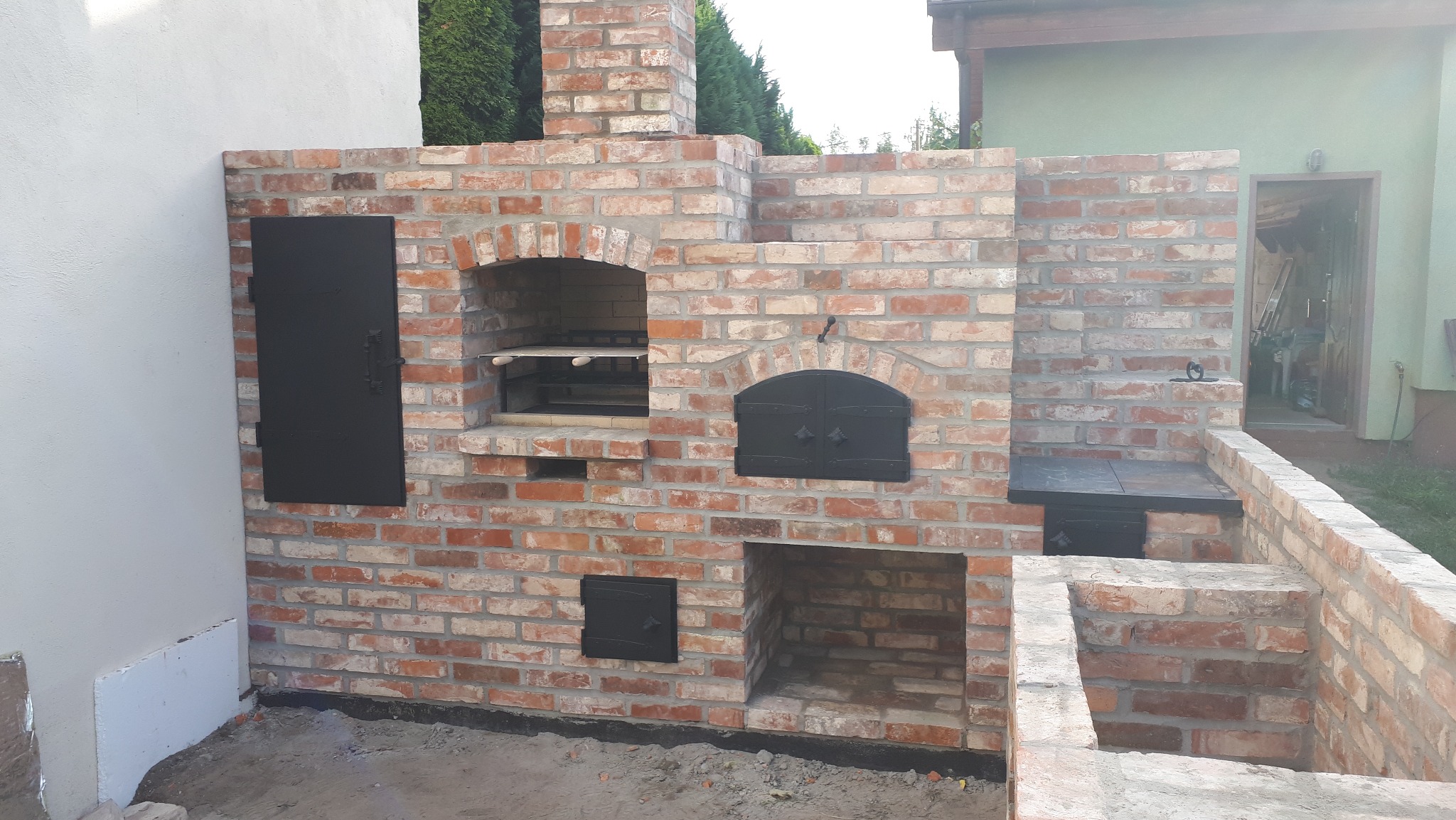 Kompleks: grillo-kominek z kuchnią, wędzarnią i piecem do chleba i pizzy