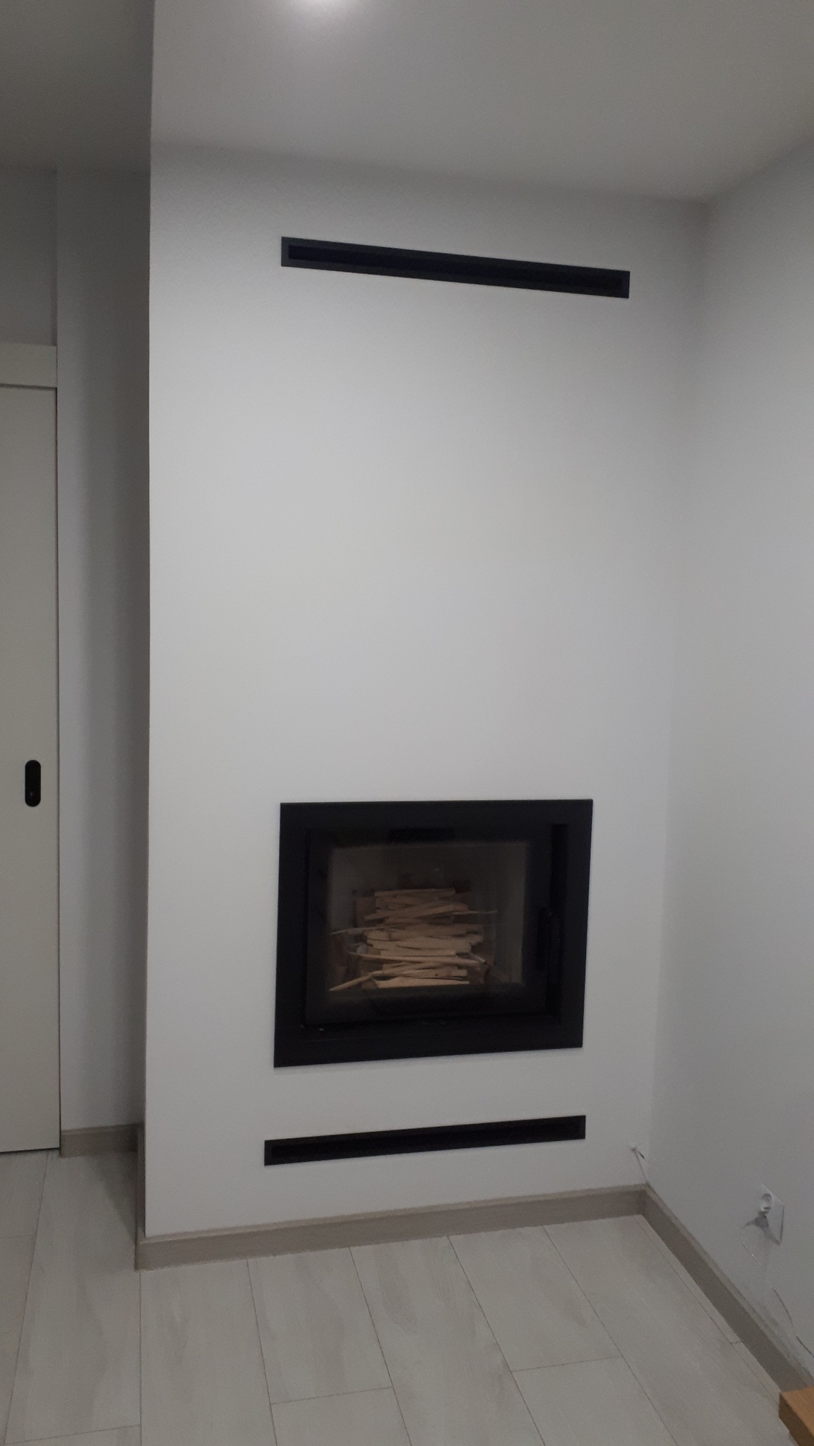 Zabudowa wkładu kominkowego płytą krzemianowo-wapienną