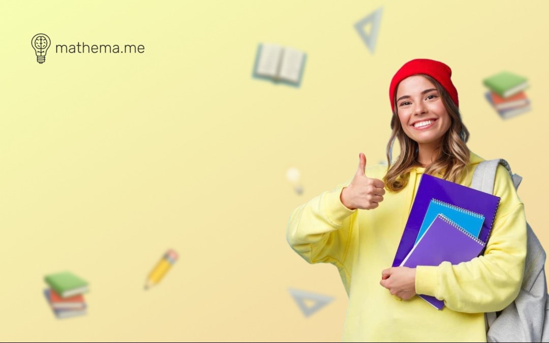 Uśmiechnięta dziewczyna w czerwonej czapce, żółtej bluzie i z plecakiem, trzymająca fioletowe i niebieskie zeszyty, pokazuje kciuk w górę na tle żółtego tła z ikonami książek, ołówków i trójkątów.