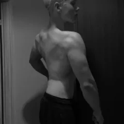 Tutaj ja w zwykłym świetle bez obróbek (uwielbiam czarno białe zdjęcia)