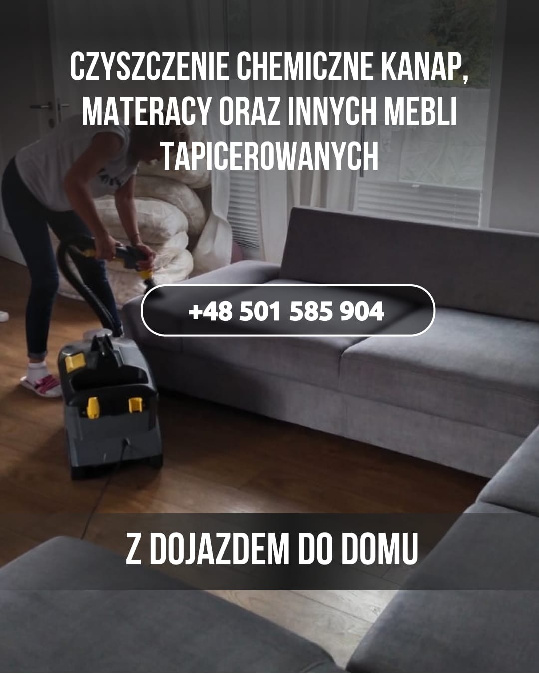 Pranie narożnika szarą maszyną piorącą. W tle sterta poduszek. Usługa z dojazdem. Chemiczne czyszczenie kanap, materacy i innych mebli tapicerowanych.