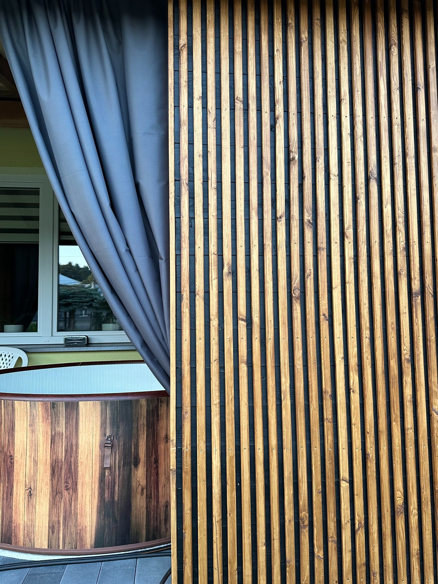 Dekoracyjna ścianka z lameli