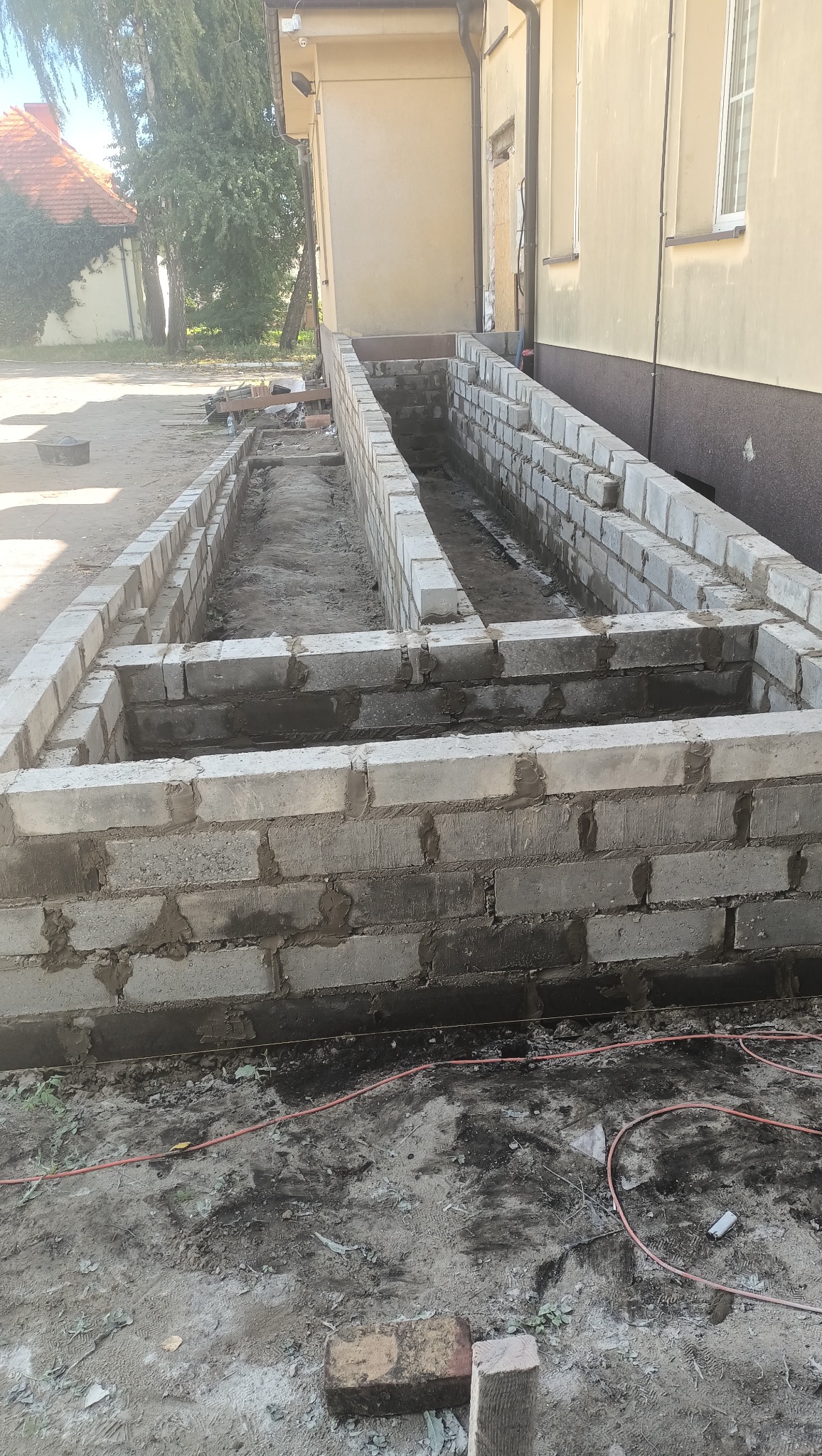 Podjazd dla osób niepełnosprawnych