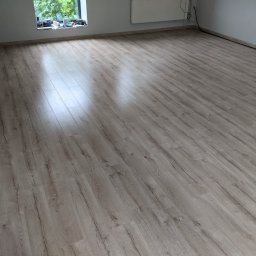 Układanie paneli Łapanów 3