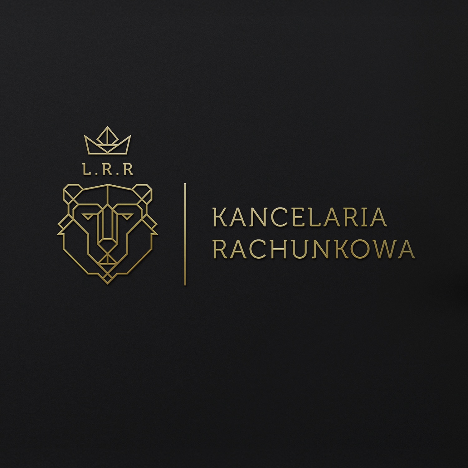 Złoty logotyp kancelarii rachunkowej na czarnym tle, przedstawiający geometryczną głowę lwa pod koroną, obok pionowa linia i napis 'KANCELARIA RACHUNKOWA'.