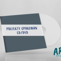 Projekt okładki CD/DVD w szarej papeterii z białym paskiem i napisem 'Projekty Opakowań CD/DVD', obok biała płyta CD, w tle logo ART Studio.