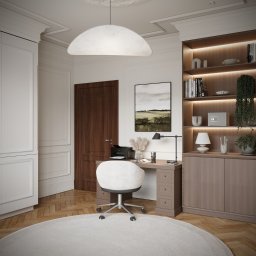 RB VISION SPÓŁKA Z OGRANICZONĄ ODPOWIEDZIALNOŚCIĄ - Elegancki gabinet z biurkiem, krzesłem na kółkach i regałem z oświetleniem. Na biurku lampka, drukarka i dekoracje. Na ścianie obraz. Całość w stonowanej kolorystyce.