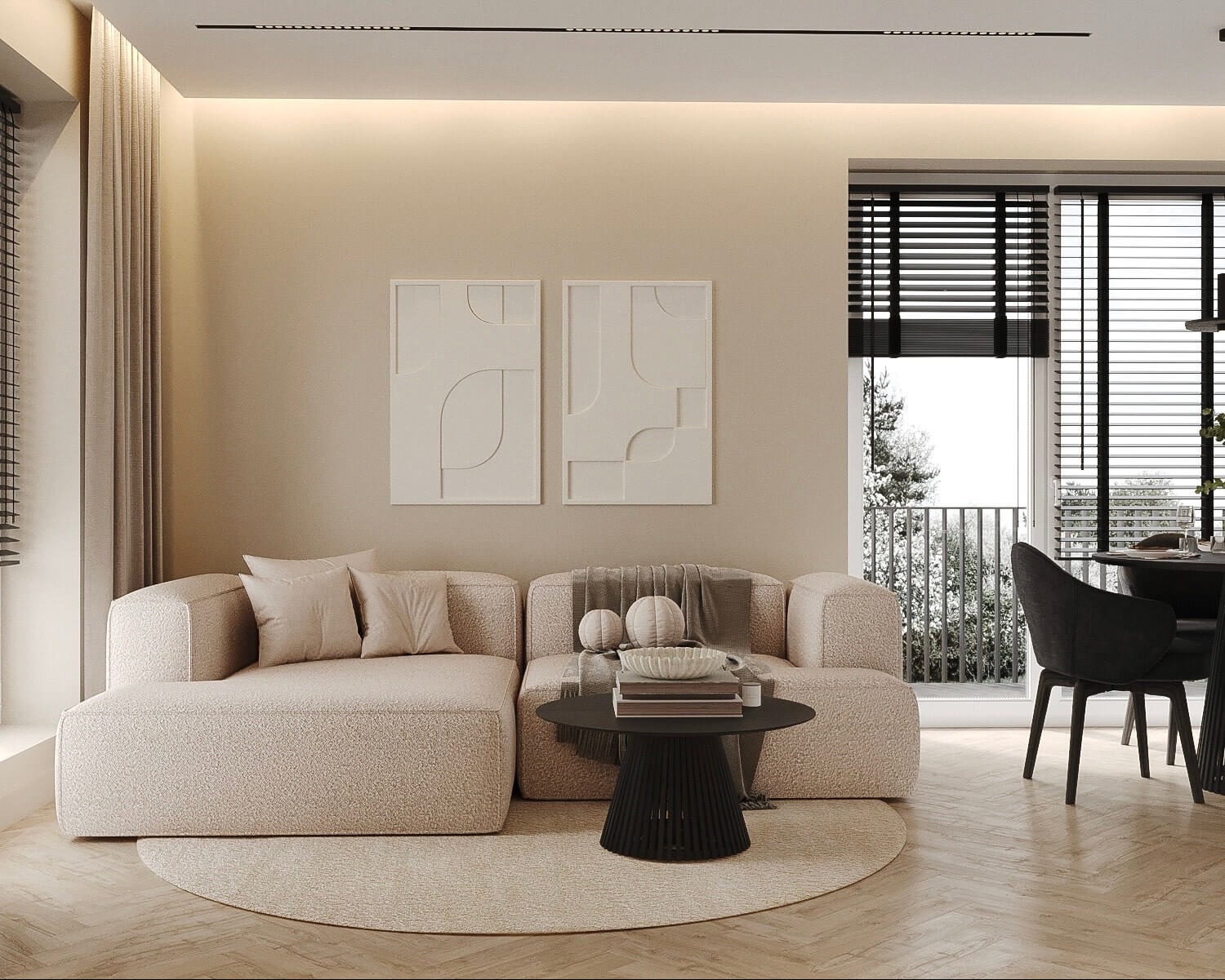 Jasny salon z narożną sofą z boucle, okrągłym stolikiem kawowym z czarną podstawą, abstrakcyjnymi obrazami na ścianie i widokiem na balkon przez okno z żaluzjami.