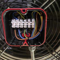 Podłączanie puszek i skrzynek elektrycznych 