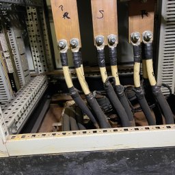 Podłączanie zasilań 