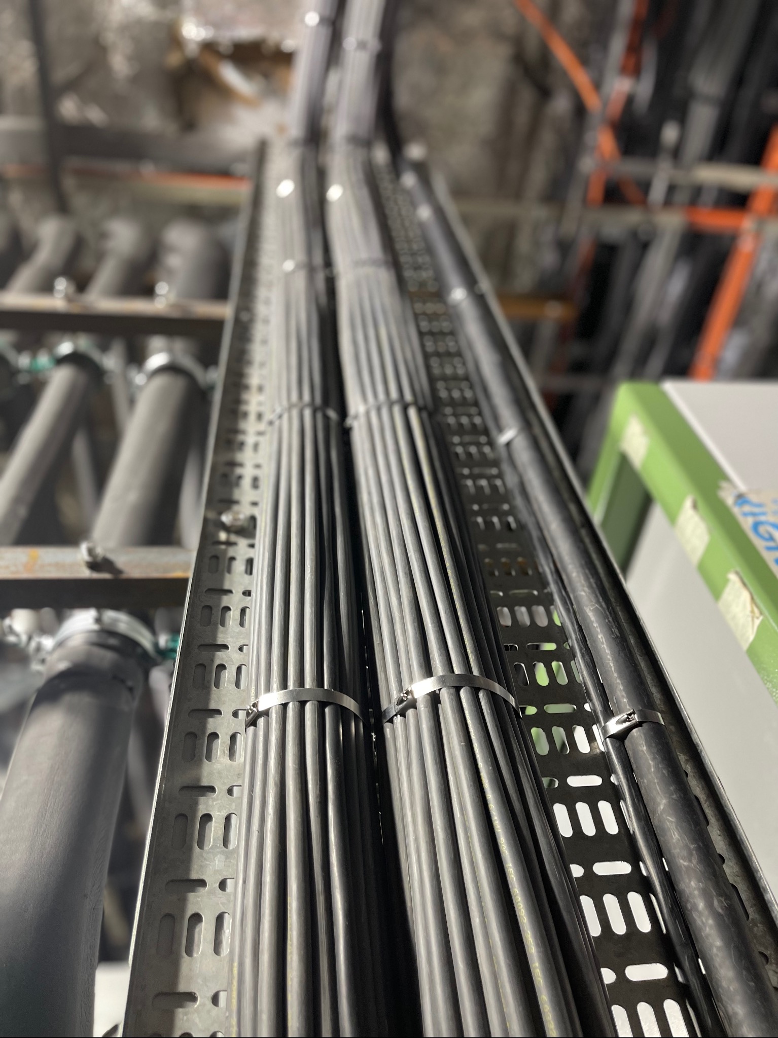 Montaz kabli i przewodów