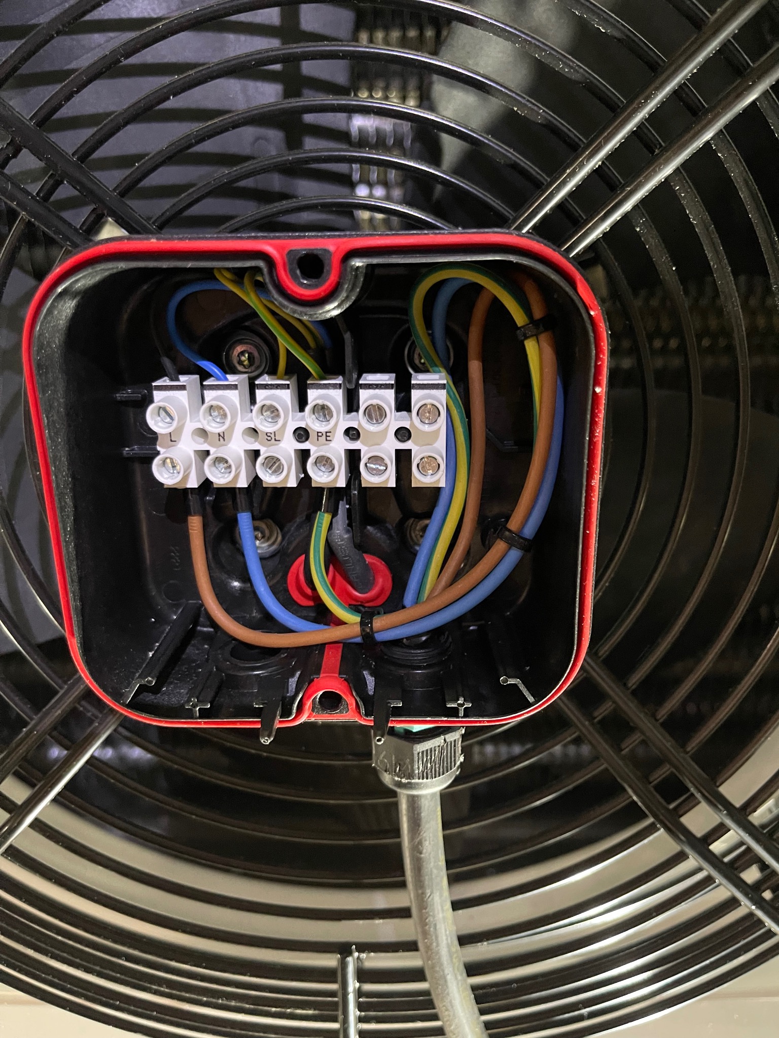 Podłączanie puszek i skrzynek elektrycznych