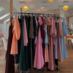 Jedna z naszych realizacji. Ponad 50 sukienek, w różnych krojach, szytych na wymiar.