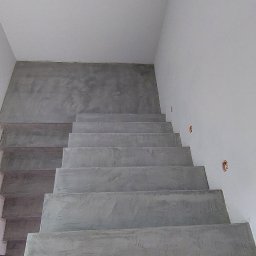Mikrocement floor Design - Schody z mikrocementu , efekt szary przetarty beton.