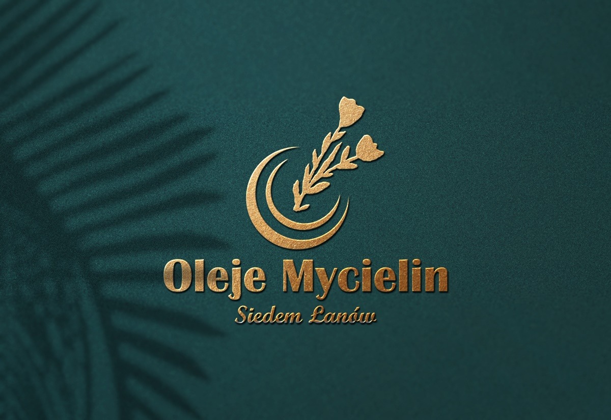 Złote logo firmy 'Oleje Mycielin Siedem Łanów' z motywem roślinnym na ciemnozielonym tle z cieniem liścia palmy.
