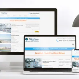 Responsywna strona internetowa superosrodki.pl wyświetlana na monitorze, laptopie i smartfonie, prezentująca ofertę ośrodków wypoczynkowych, z widocznym numerem telefonu kontaktowego.