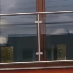 Balustrada stal nierdzewna z szybą zespoloną