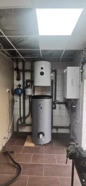 Montaż PC Panasonic T-CAP 9kW 3F w Radomsku jak widać nawet mała kotłownia to nie problem.