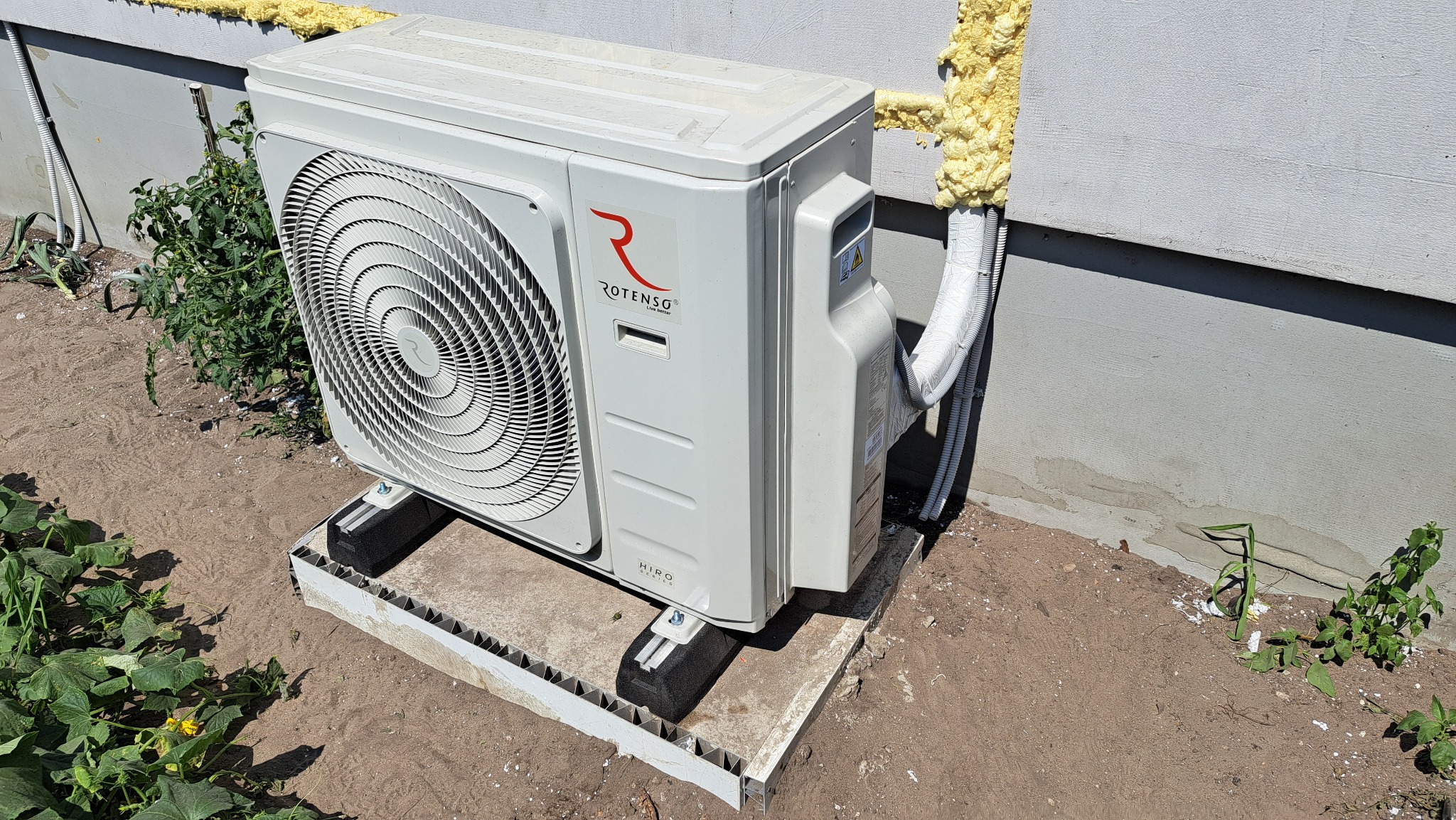 Mntaz klimatyzacji Multi Split siedem jednostek wewnętrznych i dwa agregaty.