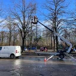 TECHNIKA I EKSPLOATACJA SPÓŁKA Z OGRANICZONĄ ODPOWIEDZIALNOŚCIĄ - prace na podnośniku