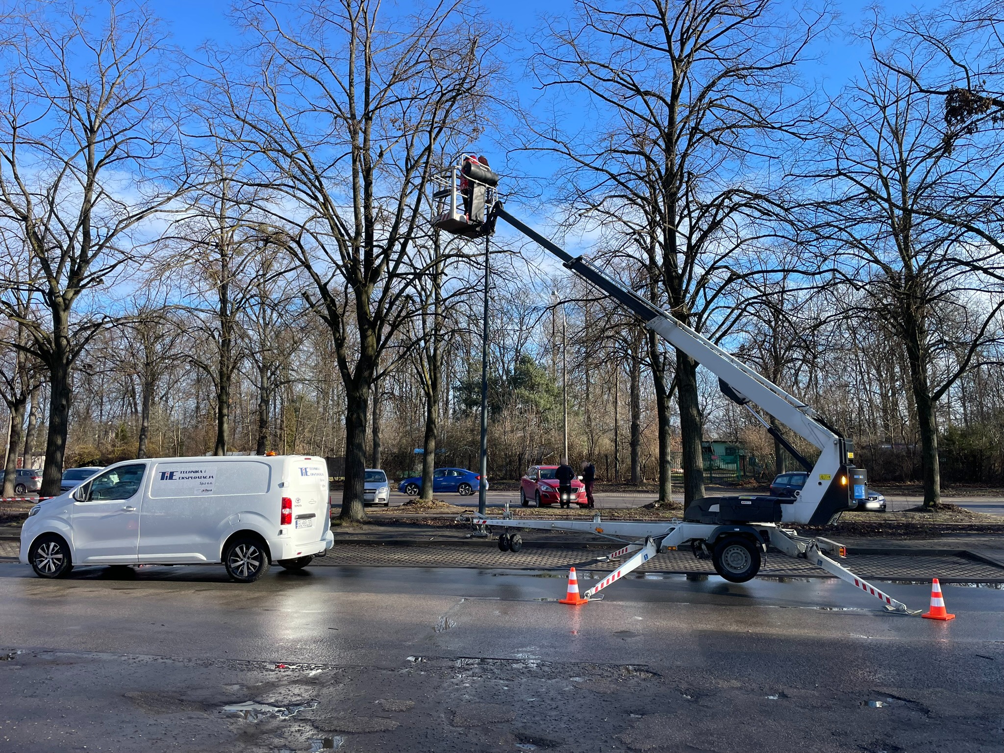 prace na podnośniku