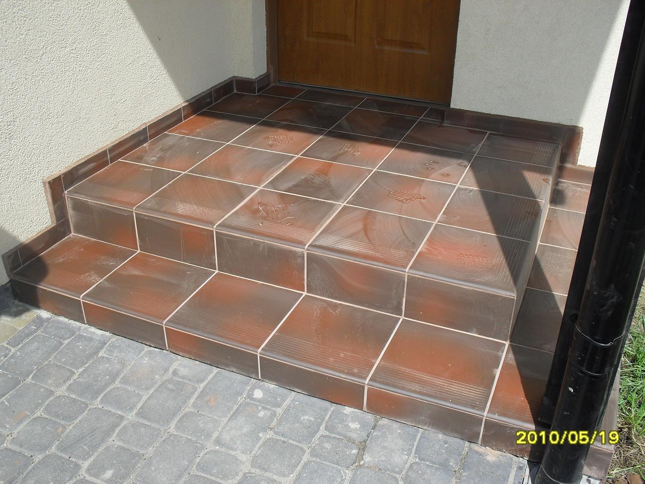 Układanie glazury, terakoty i inne usługi