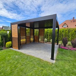 Wolnostojące zadaszenie wraz z zabudową ścian ruchomą żaluzją